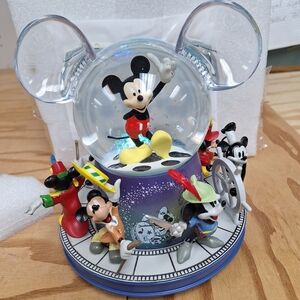 MM Rotating,Musical, Glittering Globe